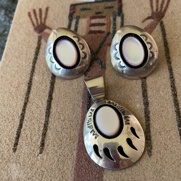 Vintage Navajo Native American Mother Of Pearl Shadowbox Pendant - Picture 7 of 8